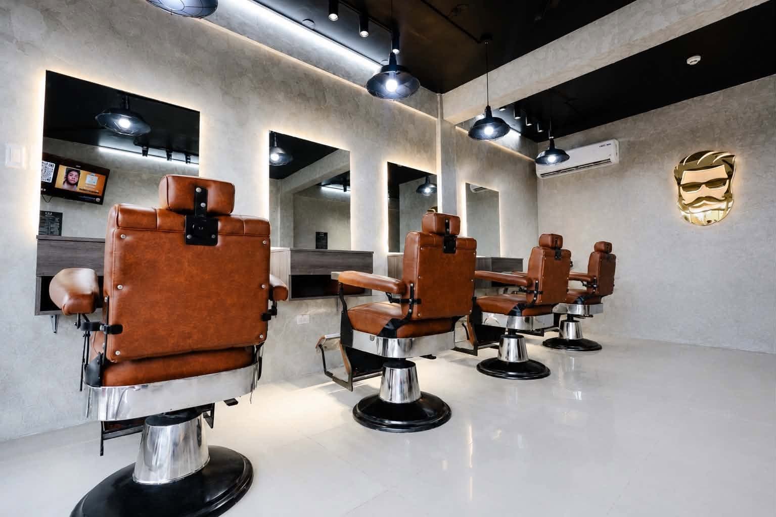 Inside the Barberloco shop