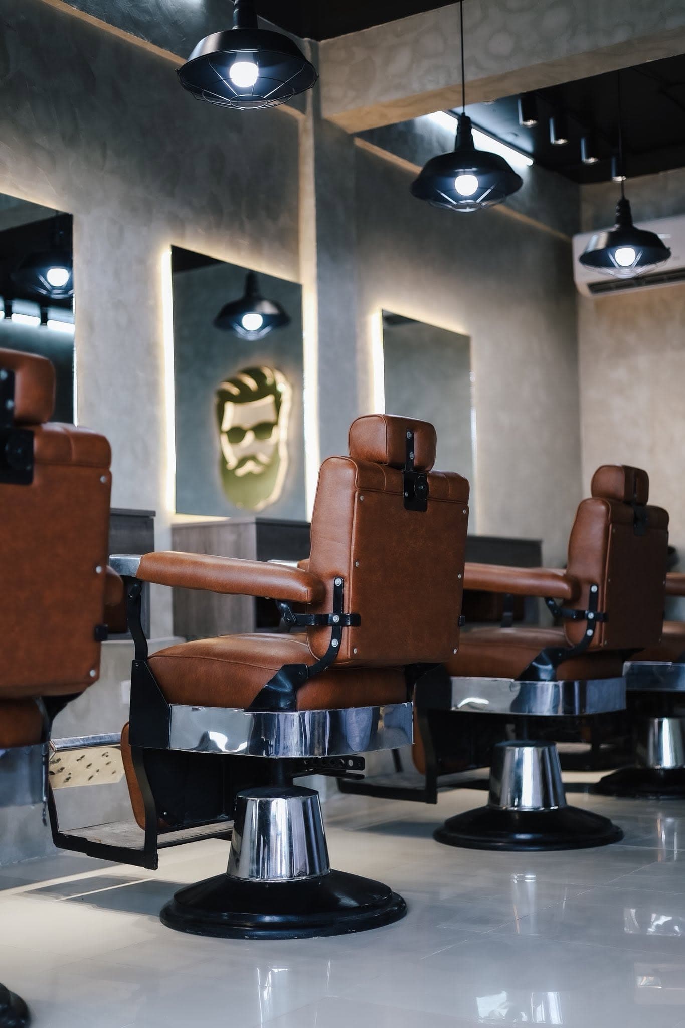 Barberloco main floor
